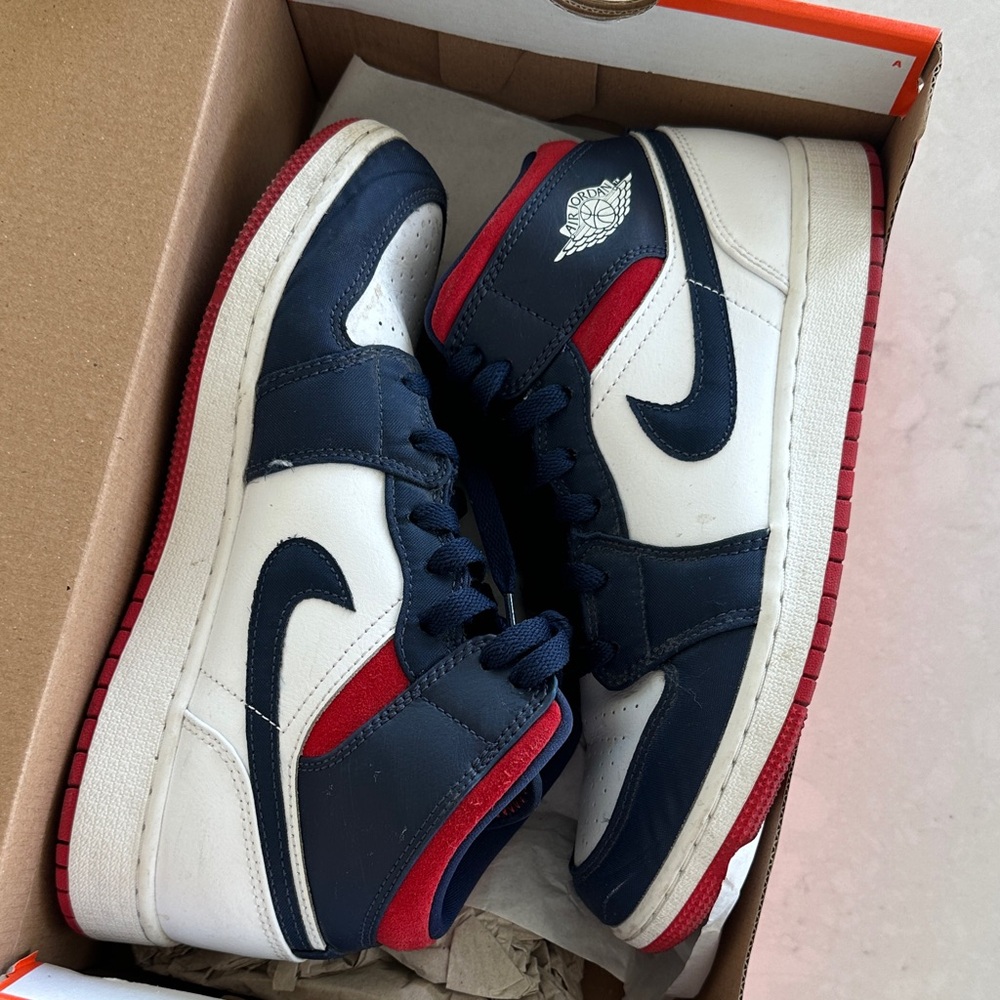 Nike Air Jordan 1 Mid in Navy and Red